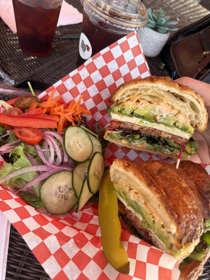 Duke's Cafe — Cafes in Los Angeles