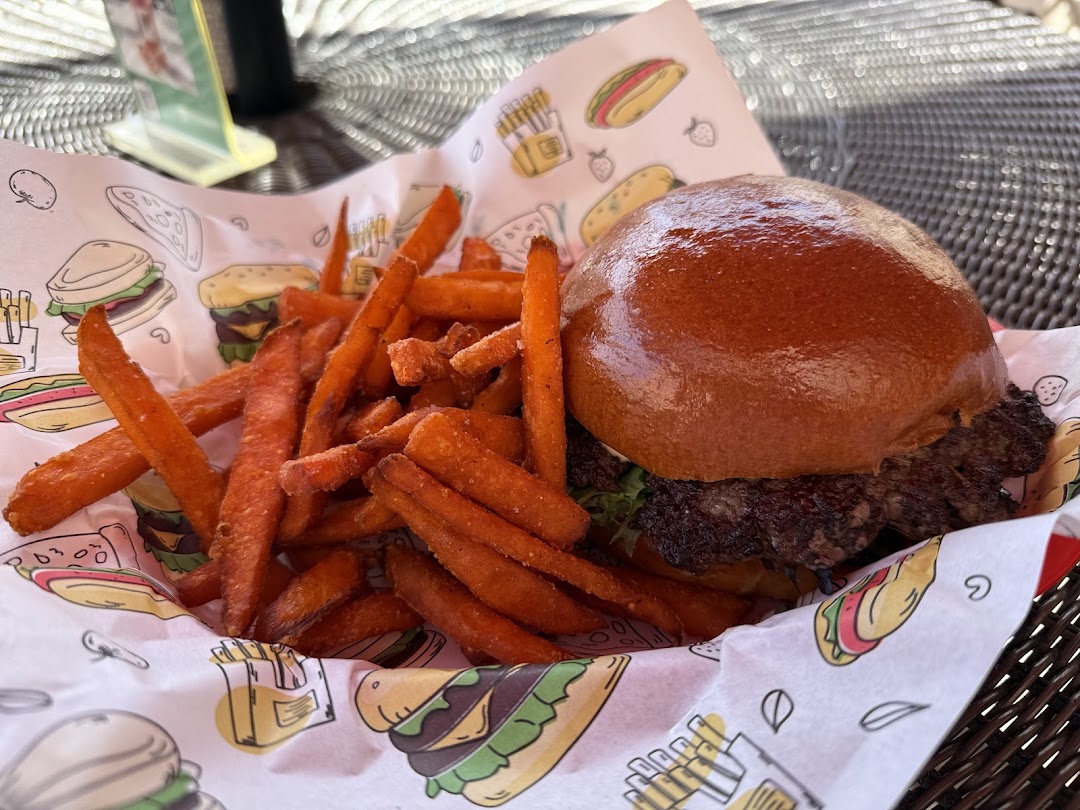 Duke's Cafe — Cafes in Los Angeles