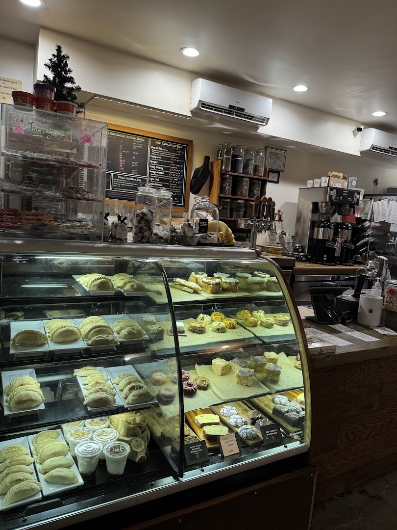 Muddy Paw Coffee & Park Eagle Rock — Cafes in Los Angeles