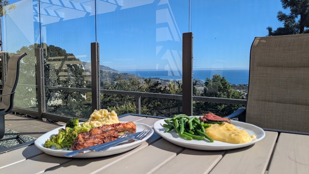 The Waves Café — Cafes in Los Angeles